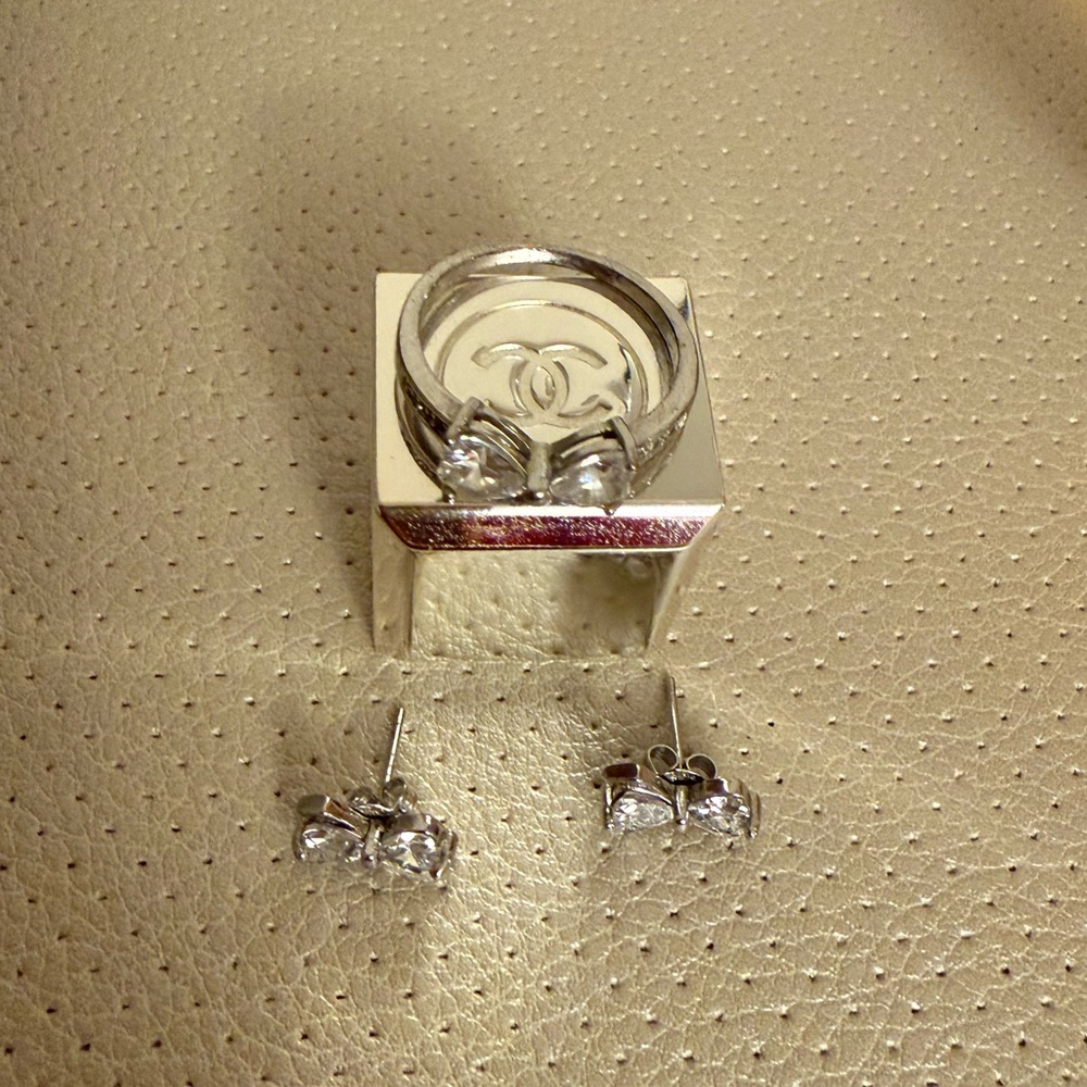Elegant Silver Jewelry Set - Picture 4 of 7